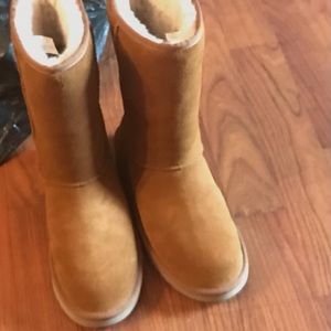 Nwot Koolaburra mid Uggs bought wrong size